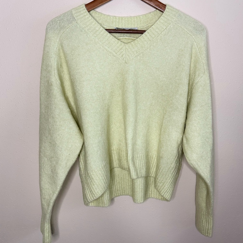 Mango Pistachio Green V-Neck Sweater Medium NWOT Lightweight Knit